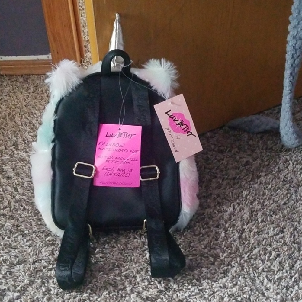 backpack - Picture 2 of 7